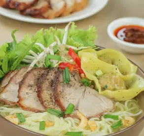 Mì hoành thánh xá xíu - 65.000 ₫ tại Mì Vịt Tiềm - Lương Định Của