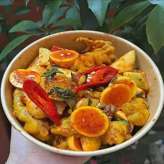 Hình ảnh Mix chân gà - trứng non sốt Thái