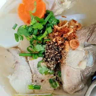 Bánh canh - 35.000 ₫ tại Thiên Như - Bánh Canh, Hủ Tiếu Bò Kho & Bún Riêu - Ba Gia