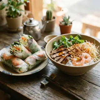 Hình ảnh Gỏi đu đủ tôm thịt cuốn - tô bún trộn