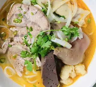 Bún bò giò heo - 70.000 ₫ tại Bún Bò Cô Tiên - Bùi Viện