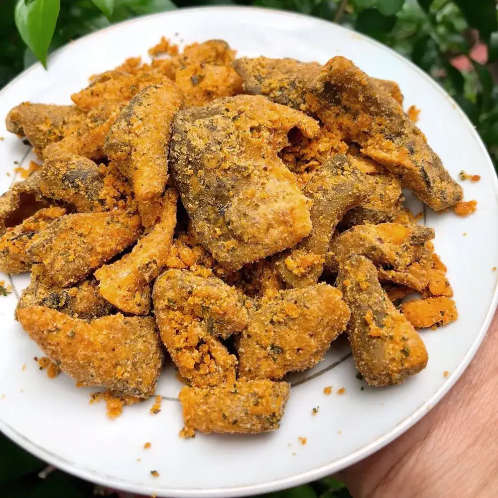 Hình ảnh Da Cá Hồi Lắc Trứng Muối - Lọ 200g