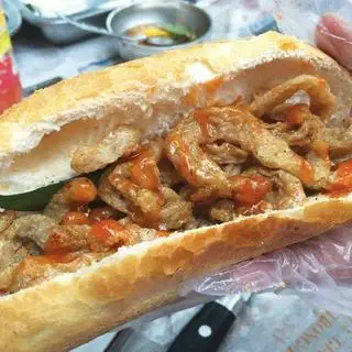 Bánh mì chả cá sợi - 30.000 ₫ tại Bánh Mì Hà Nội Anh Thư - Nguyễn Kiệm