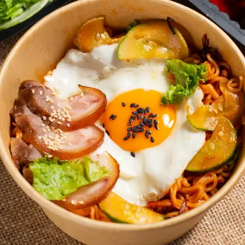 Hình ảnh Uri - Gà Hàn Quốc Mix 3 Vị & Mì Tương Đen - Tô Ngọc Vân