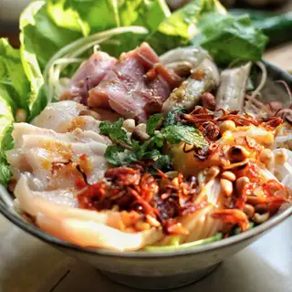 Hình ảnh Bún mắm nêm thịt luộc + tai heo