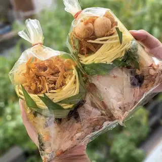 Bánh tráng trộn - 31.500 ₫ tại Bánh Tráng Trộn, Cơm Trưa Văn Phòng & Mì Xào Bò - Bình Dân - Đoàn Văn Bơ