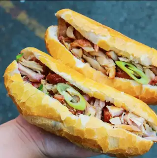 Hình ảnh Bánh mì gà nướng