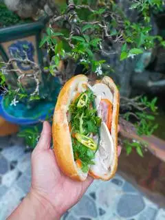 Bánh mì thịt nguội - 27.000 ₫ tại Lò Bánh Mì Đức Thành - Huỳnh Tấn Phát