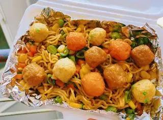 Hình ảnh Mì trộn indomie viên thập cẩm đắm say