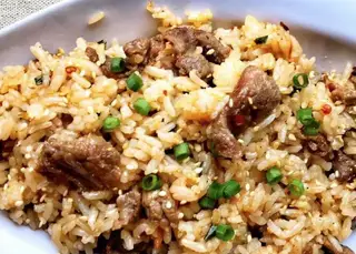 Cơm chiên bò - 45.000 ₫ tại Hoàng Phát Food - Mì Trộn, Mì Ý & Cơm Chiên - Dương Bá Trạc