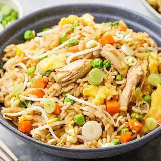 Hình ảnh Cơm rang gà rau củ