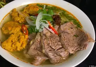 Bún bò tái chả - 55.000 ₫ tại Bún Bò O Hạnh - Trần Khắc Chân