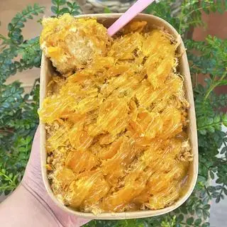 Hình ảnh Bông lan trứng muối 2 loại sốt