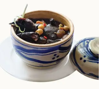 Hình ảnh Gà ác tiềm thuốc bắc