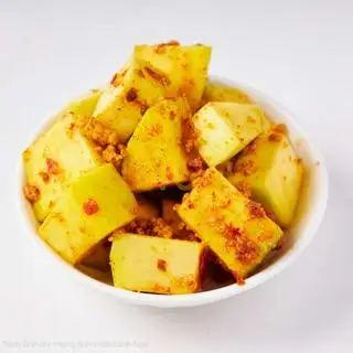Hình ảnh Xoài xanh lắc muối tôm