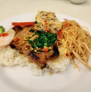 Cơm chả bì - 30.000 ₫ tại Cơm Tấm Kiều Gia - Lạc Long Quân