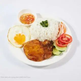 Cơm tấm sườn ốp la - 45.000 ₫ tại Cô Lùn - Bún Thịt Nướng & Cơm Tấm - Lê Văn Sỹ