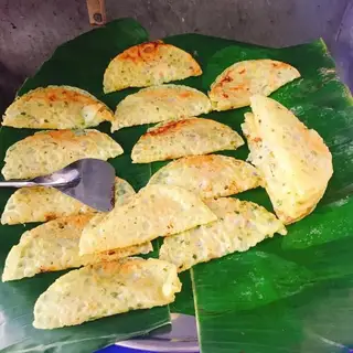 Combo 5 bánh xèo tôm thịt - 50.000 ₫ tại Chị Hậu - Bánh Xèo & Ram Bắp Quảng Ngãi - Ni Sư Huỳnh Liên