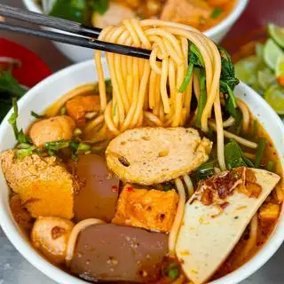 Canh bún đầy đủ  - 60.000 ₫ tại  Bún Riêu Tròn Đôi - Hoàng Ngân