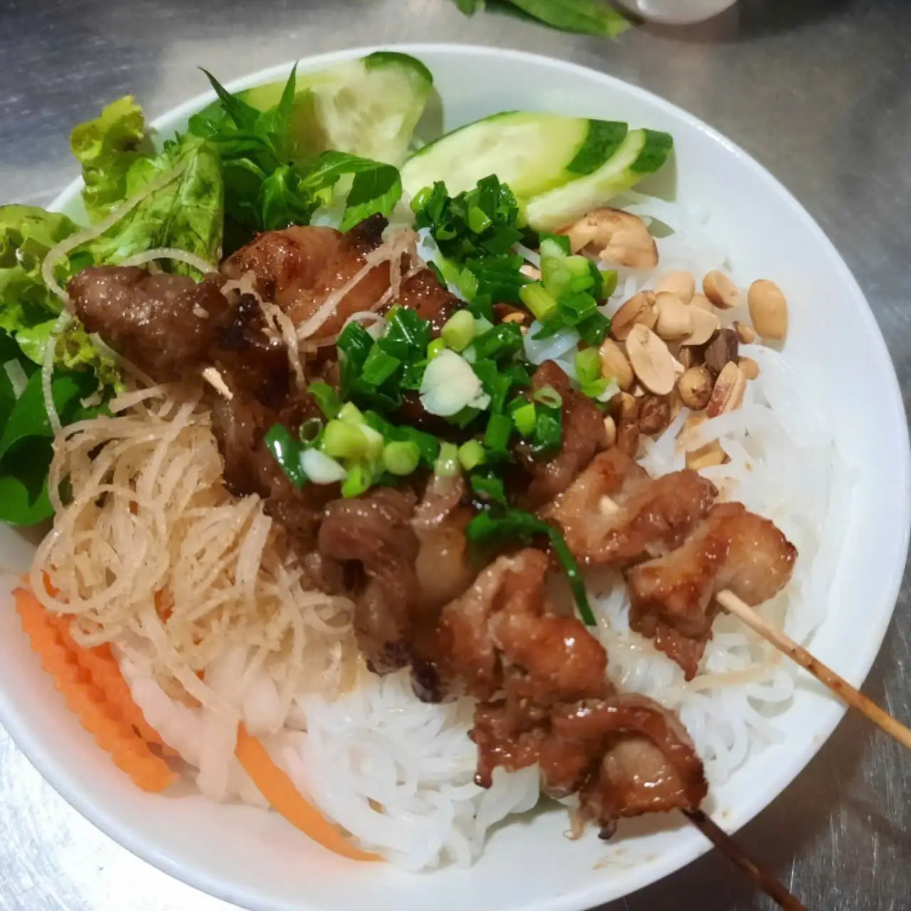 Bún thịt nướng - 40.000 ₫ tại Cô Thuỷ - Cơm Tấm & Bún Thịt Nướng - Nguyễn Hữu Cảnh