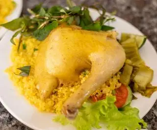Cơm đùi gà - gỏi rau - 75.000 ₫ tại Gà Ta Tam Kỳ - Cơm Gà & Cháo Gà - Huỳnh Đình Hai