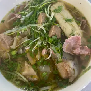 Hình ảnh Bún bò tái nạm chả