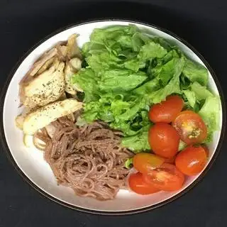 Hình ảnh Bún gạo lứt trộn ức gà chua ngọt