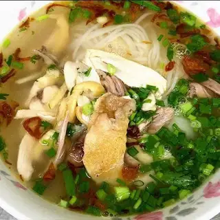 Hủ tiếu gà ta - 50.000 ₫ tại Hủ Tiếu Gia Bảo - Bùi Văn Ba