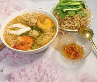 Hình ảnh Bún Thái tôm mực