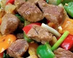 Bò lúc lắc - 100.000 ₫ tại Quán Nga Lẩu Bò - Chung Cư Trần Quang Diệu