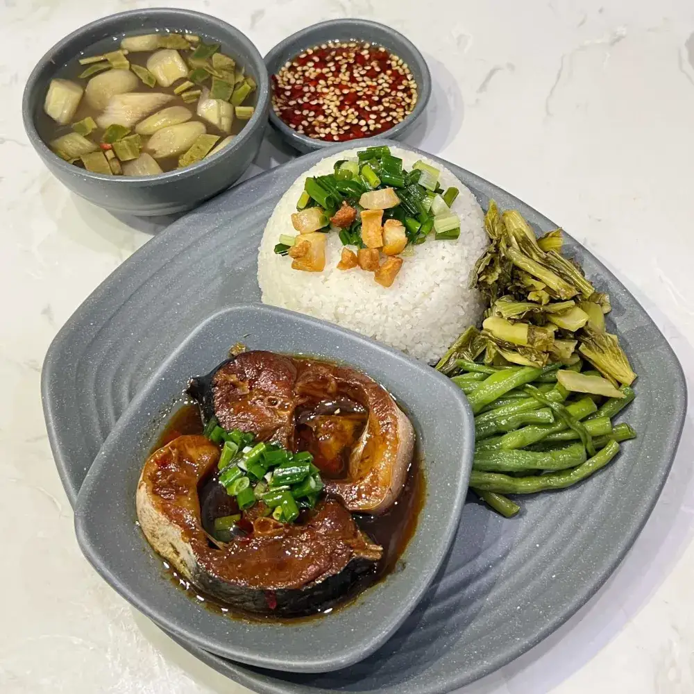 Hình ảnh Cơm cá basa kho