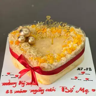 Hình ảnh Bánh bông lan trứng muối trái tim bi vàng
