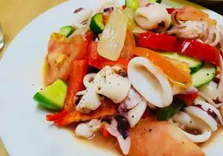 Cơm mực xào chua ngọt - 95.000 ₫ tại Cơm Gà Dũng Ký - Nguyễn Thông