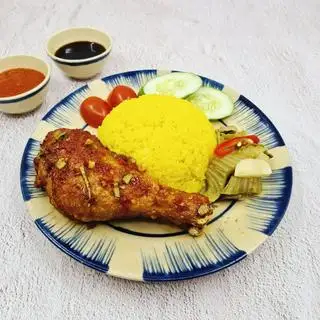 Cơm má đùi - 55.000 ₫ tại Quán Miền Tây - Cơm Gà Xối Mỡ, Cơm Gà Mắm Tỏi & Cơm Xào Bò - Lê Văn Lương