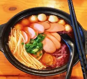 Hình ảnh Mỳ kim chi cay xúc xích