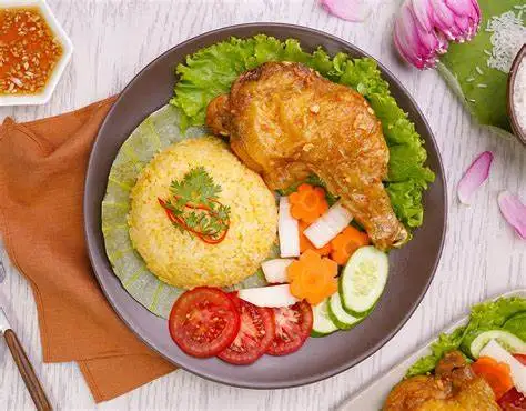 Cơm chiên Dương Châu đùi gà góc tư - 90.000 ₫ tại Quán Tiến Béo - Cơm Gà Ngon Quận 4 - Vĩnh Khánh