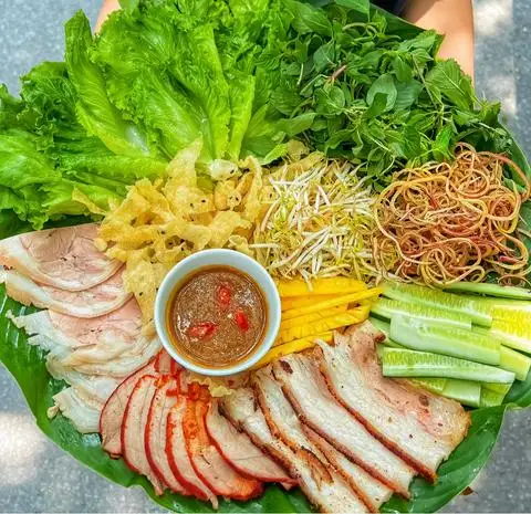 Hình ảnh Bánh Tráng Cuốn Thịt Heo Hà Bông - Hoàng Hoa Thám