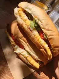 Bánh mì trứng - 22.000 ₫ tại Bánh Mì Má Hải - Nguyễn Thị Thập
