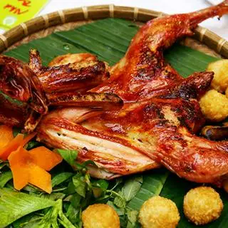 Gà ta nướng lu - nửa con - 90.000 ₫ tại Gà Vịt Nướng Lu Thái Bình - Dương Bá Trạc