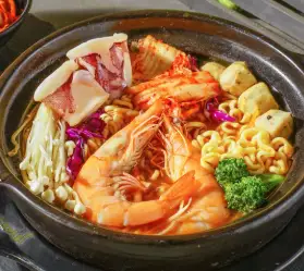 Mì cay kim chi hải sản - 65.000 ₫ tại Mì Cay Ty Ty - Lẩu, Ăn Vặt & Trà Sữa - Phan Văn Hân