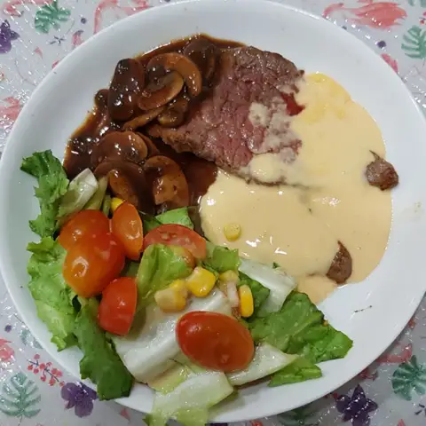 Beef Steak Bà Dinh Lữ Gia - Đường Số 3 - Món truyền thống/Đặc sản gần bạn