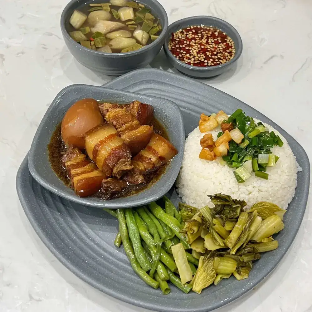 Hình ảnh Cơm thịt kho hột vịt