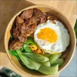 Hình ảnh Mì trộn bò viên sốt tiêu đen - lòng đào