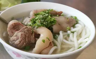 Bánh canh giò heo - 60.000 ₫ tại Hủ Tíu 2Bầu - Phan Đăng Lưu