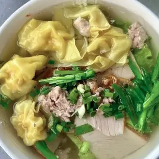 Hình ảnh Hủ tíu dai hoành thánh xá xíu