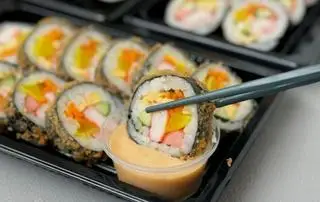 Hình ảnh Kimbap thanh cua, chả cá