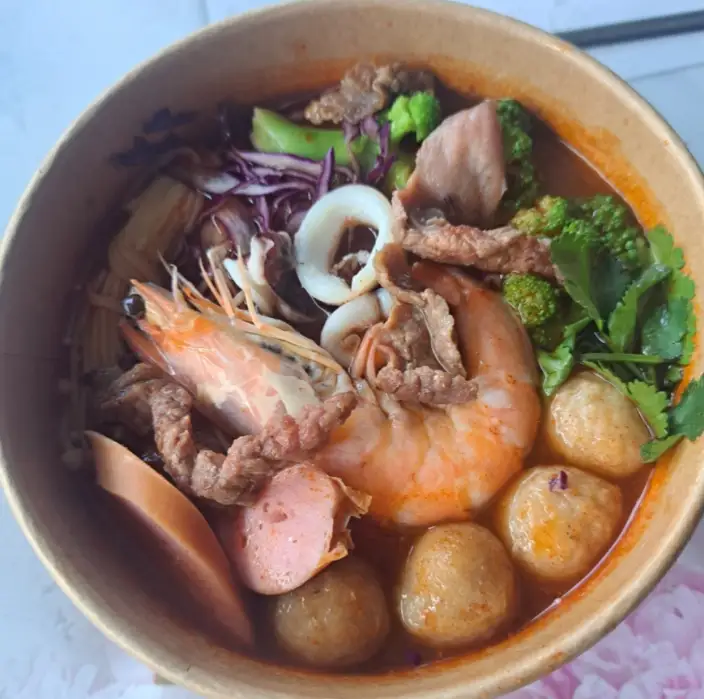 Mì cay thập cẩm - 76.000 ₫ tại Ngọc Tiên - Mì Cay & Ăn Vặt - Trịnh Đình Trọng