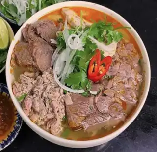 Bún bò tái - 70.000 ₫ tại Bún Bò Huế - Bún Mọc Anh Vy - Chung Cư Sunrise Riverside