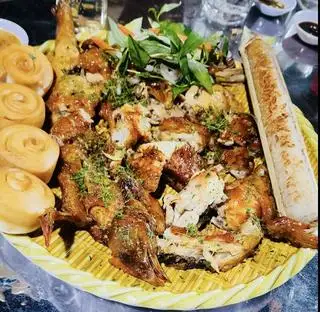 Hình ảnh GÀ NƯỚNG QUAY GIÒN - VỊ MẮM TỎI
