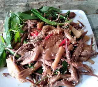 Hình ảnh Lưỡi vịt xào măng